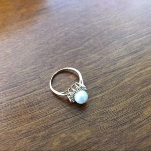 14 k gold pearl ring with diamonds